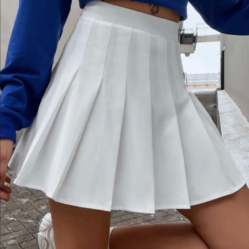 Classic White Pleated High-Waist Skirt